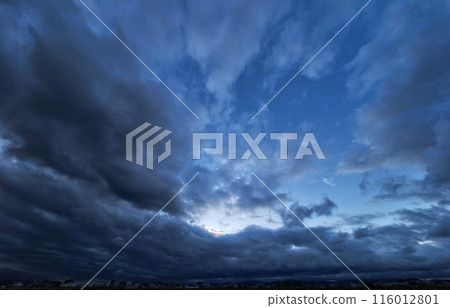 黃昏時的夢幻般的黎明天空，初冬，超廣角，基於天空，231118am 116012801