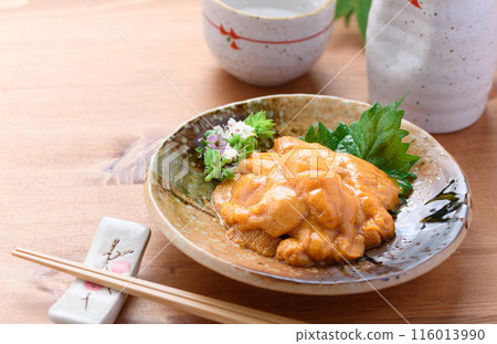 日本盤子裡的海膽與清酒 116013990