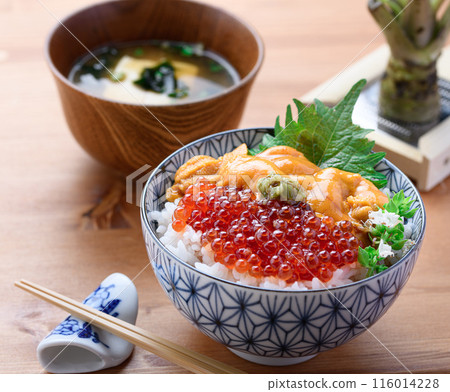 The best seafood bowl: Sea urchin and salmon roe bowl 116014228