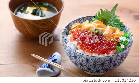 The best seafood bowl: Sea urchin and salmon roe bowl 116014230