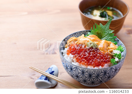The best seafood bowl: Sea urchin and salmon roe bowl 116014233