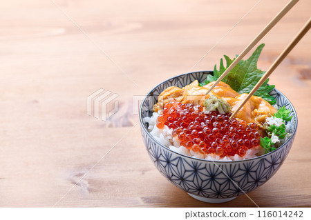 The best seafood bowl: Sea urchin and salmon roe bowl 116014242
