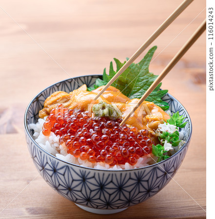 The best seafood bowl: Sea urchin and salmon roe bowl 116014243