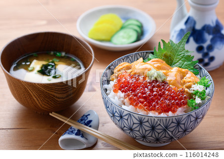 The best seafood bowl: Sea urchin and salmon roe bowl 116014248