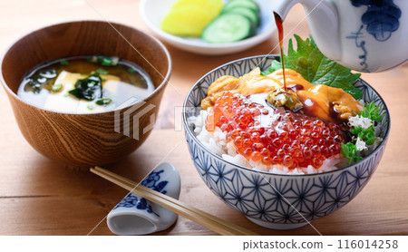 The best seafood bowl: Sea urchin and salmon roe bowl The best seafood bowl: Sea urchin and salmon roe bowl 116014258