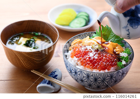 最好吃的海鮮蓋飯，海膽鮭魚子蓋飯 116014261