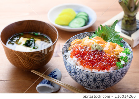 The best seafood bowl: Sea urchin and salmon roe bowl The best seafood bowl: Sea urchin and salmon roe bowl 116014266