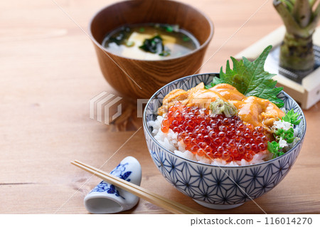 The best seafood bowl: Sea urchin and salmon roe bowl 116014270