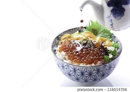 The best seafood bowl: Sea urchin and salmon roe bowl (white background) The best seafood bowl: Sea urchin and salmon roe bowl (white background) 116014706
