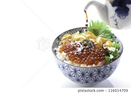 The best seafood bowl: Sea urchin and salmon roe bowl (white background) The best seafood bowl: Sea urchin and salmon roe bowl (white background) 116014709