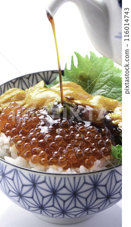 The best seafood bowl: Sea urchin and salmon roe bowl (white background) The best seafood bowl: Sea urchin and salmon roe bowl (white background) 116014743