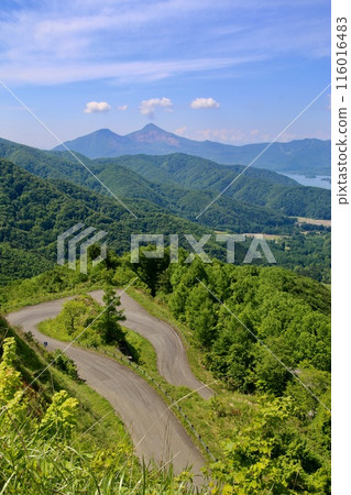 Nishiazuma Sky Valley in spring (Kitashiobara Village, Fukushima Prefecture) 116016483