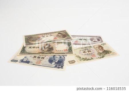 白色背景日圓上的一點舊世界貨幣系列 116018535