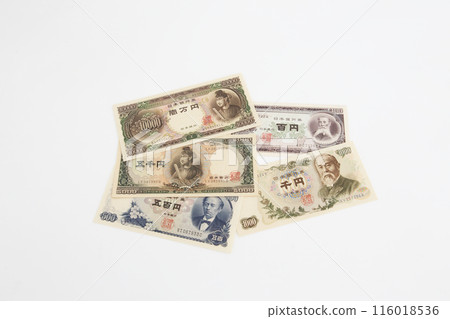白色背景日圓上的一點舊世界貨幣系列 白色背景日圓上的一點舊世界貨幣系列 116018536