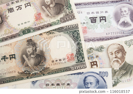 白色背景日圓上的一點舊世界貨幣系列 白色背景日圓上的一點舊世界貨幣系列 116018537