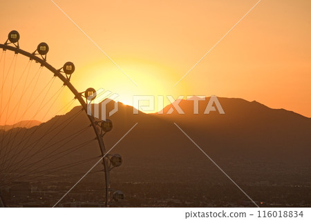 太陽從山上升起，摩天輪 116018834