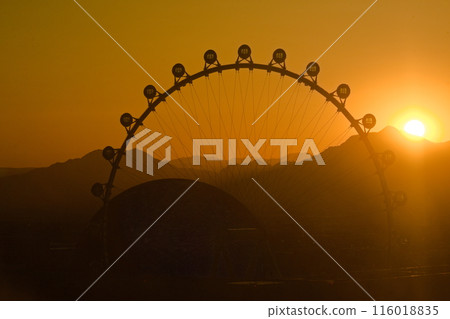 太陽從山上升起，摩天輪 116018835