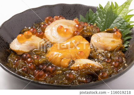 Pickled seafood (sea urchin, salmon roe, mekabu roe, scallops) 116019218