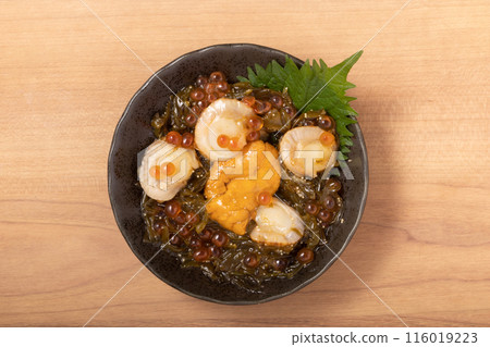 Pickled seafood (sea urchin, salmon roe, mekabu roe, scallops) 116019223