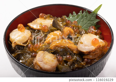 Pickled seafood rice bowl (sea urchin, salmon roe, mekabu roe, scallops) Pickled seafood rice bowl (sea urchin, salmon roe, mekabu roe, scallops) 116019229