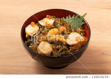 海鮮酸菜蓋飯（海膽、鮭魚子、蘿蔔子、扇貝） 116019234