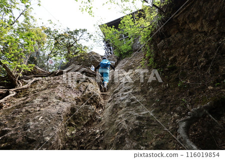 春季和初夏的山陰、鳥取、三德山、三德山、攀登投入堂、遊覽國立公園、眾多指定文化遺產和國寶。 116019854