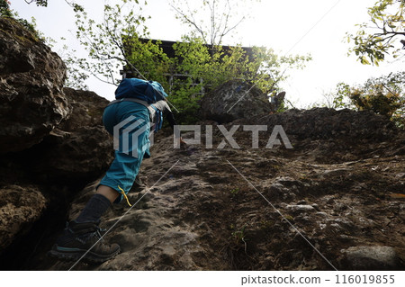 春季和初夏的山陰、鳥取、三德山、三德山、攀登投入堂、遊覽國立公園、眾多指定文化遺產和國寶。 春季和初夏的山陰、鳥取、三德山、三德山、攀登投入堂、遊覽國立公園、眾多指定文化遺產和國寶。 116019855