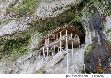 春季和初夏的山陰、鳥取、三德山、三德山、攀登投入堂、遊覽國立公園、眾多指定文化遺產和國寶。 春季和初夏的山陰、鳥取、三德山、三德山、攀登投入堂、遊覽國立公園、眾多指定文化遺產和國寶。 116020299