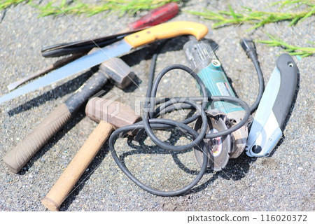 Preparation for DIY, tools lined up at the site Preparation for DIY, tools lined up at the site 116020372