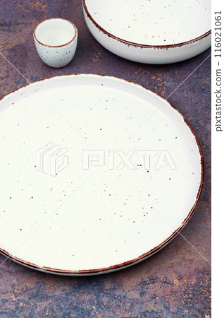 Empty plates, tableware. 116021061
