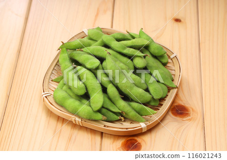 Fresh edamame beans in a colander 116021243