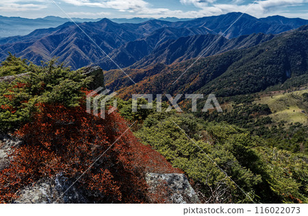 秋天從奧排隊的哈風山看到的黑金山和國志岳 秋天從奧排隊的哈風山看到的黑金山和國志岳 116022073