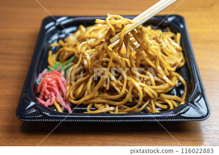 塑膠容器中的“炒麵” 116022883