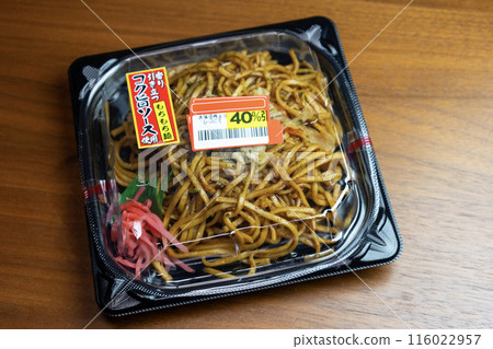 "Yakisoba" served in a plastic container with a discount sticker on it 116022957