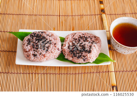 Red rice ball onigiri Red rice ball onigiri 116025530