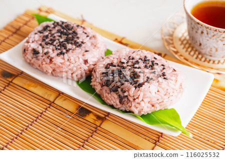 Red rice ball onigiri Red rice ball onigiri 116025532