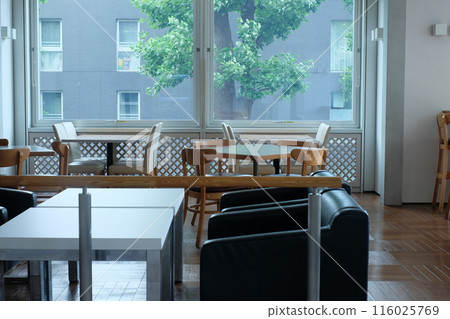 Restaurant tables and chairs 116025769