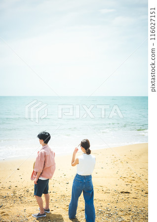 Seaside men and women 116027151