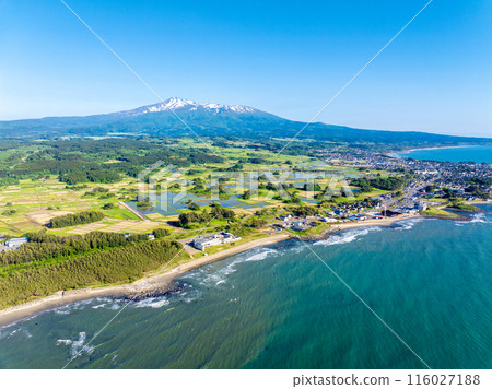 Mt. Chokai and Kujukushima (Nikaho City, Akita Prefecture) Mt. Chokai and Kujukushima (Nikaho City, Akita Prefecture) 116027188