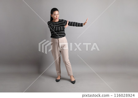 40s Asian Woman 40s Asian Woman 116028924
