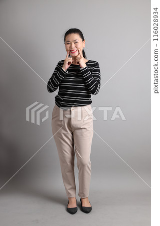 40s Asian Woman 40s Asian Woman 116028934