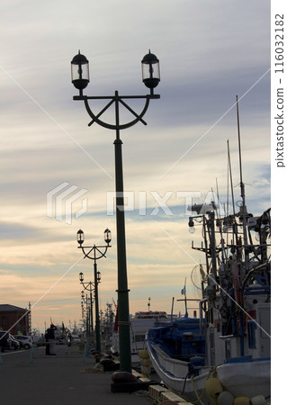 黃昏時分的釧路港，燈光璀璨 116032182