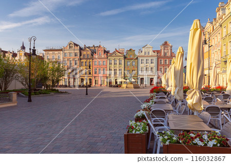 Facades of old colorful houses on the Town Hall Square in Poznan 116032867