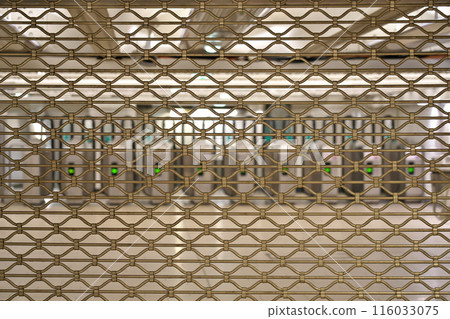 Inside the Paris subway 116033075