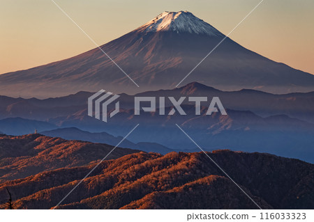 從奧道部福樂山看日出時的富士山 從奧道部福樂山看日出時的富士山 116033323