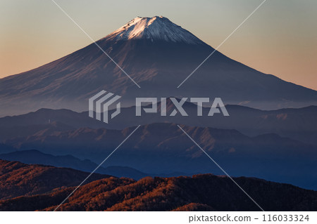 從奧道部福樂山看日出時的富士山 從奧道部福樂山看日出時的富士山 116033324