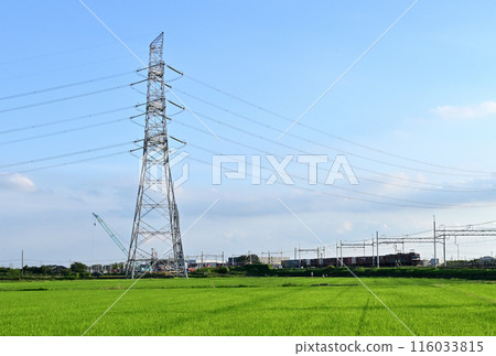 有電線的風景：穿過鄉村的貨運列車 116033815