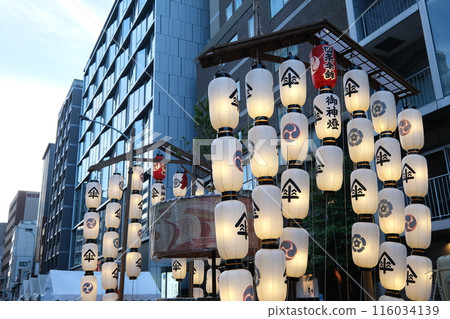 Shijo Street and Shijo Kasaboko Shijo Street and Shijo Kasaboko 116034139