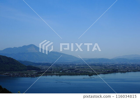 從滋賀縣琵琶湖大道看到的伊吹山和琵琶湖 從滋賀縣琵琶湖大道看到的伊吹山和琵琶湖 116034815
