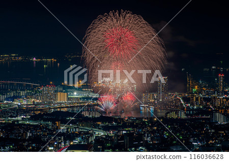Fukuoka Higashi Ward Fireworks Festival as seen from Mount Tachibana Fukuoka Higashi Ward Fireworks Festival as seen from Mount Tachibana 116036628